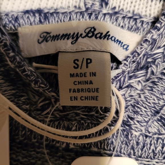 Winter Sale NWT Tommy Bahama Pullover Long Sleeve Sweater with Hood Size S/P - Picture 3 of 4